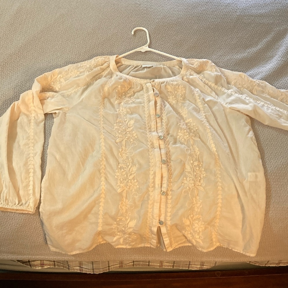 Jjill blouse, button down with beautiful embroidered collar and sleeves